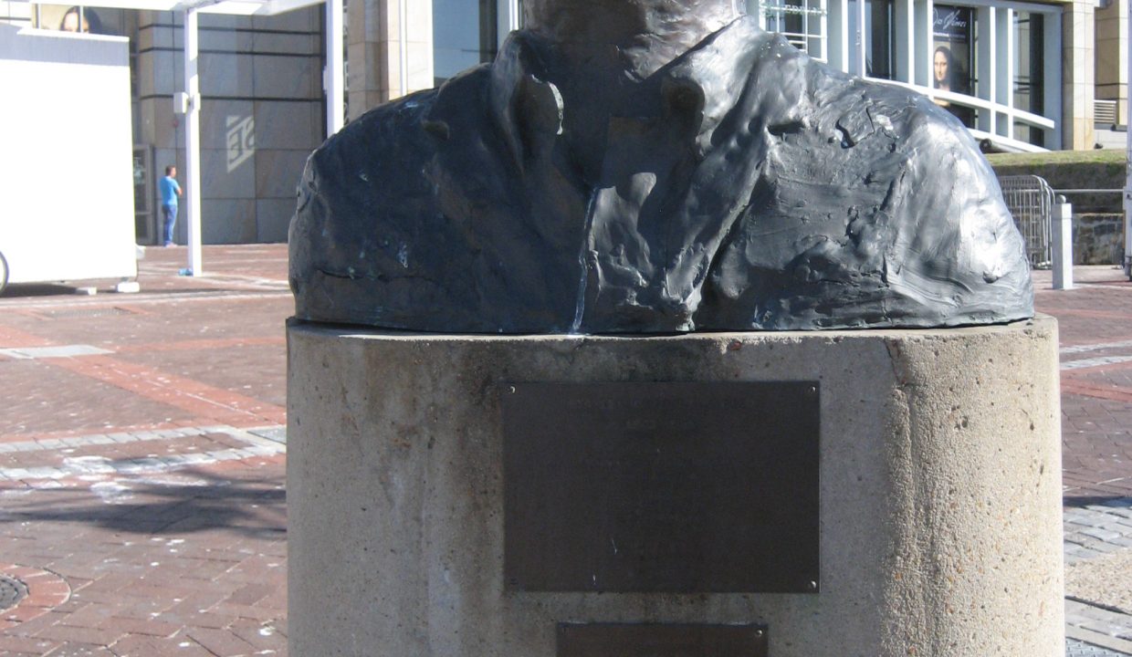 Bust_of_Bertie_Reed,_V&A_Waterfront