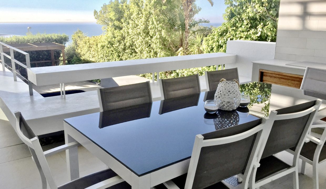 House Outdoor Sea View Dining