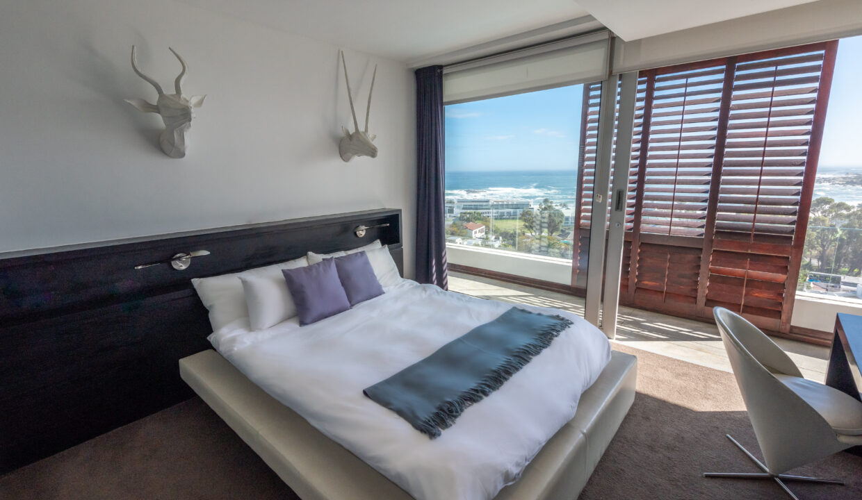 28.Bedroom suite with ocean view