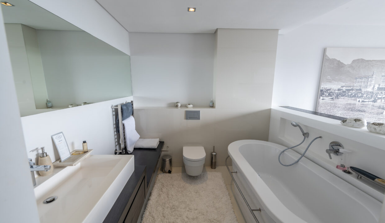 29.Bedroom ensuite