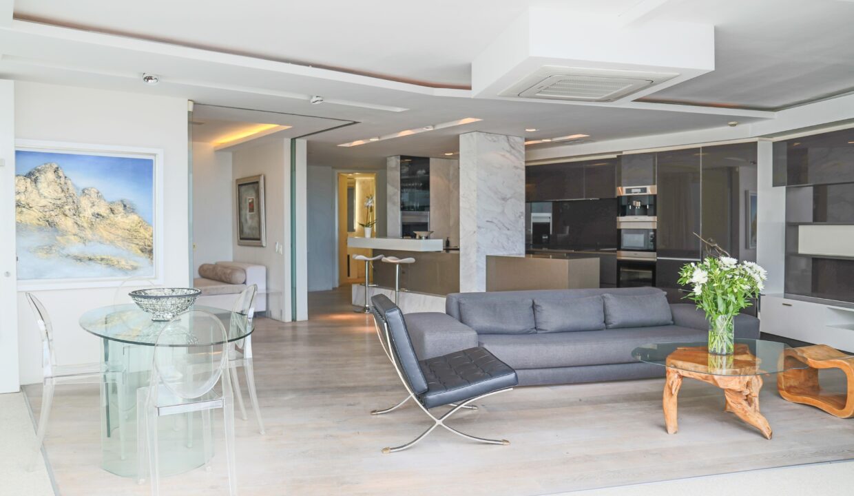 Ebb Tide luxury apartment to rent in Camps Bay lounge