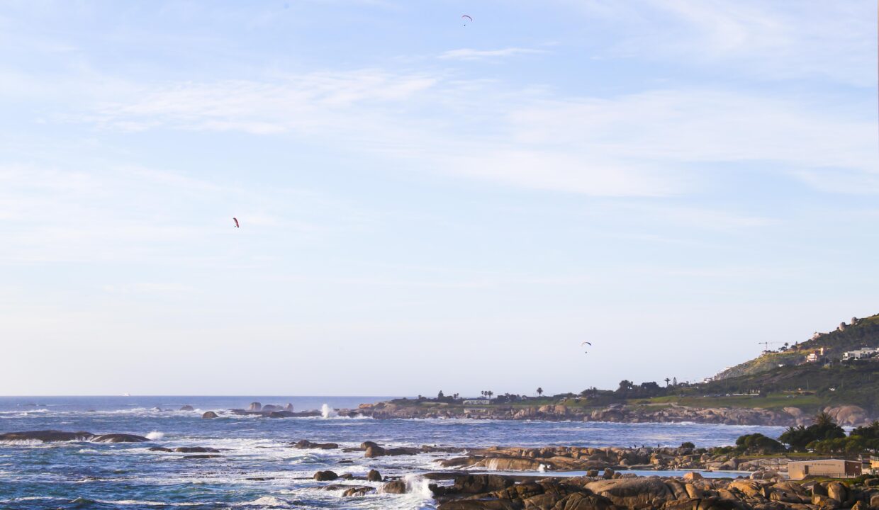 Ebb Tide luxury apartment to rent in Camps Bay with a view of the ocean