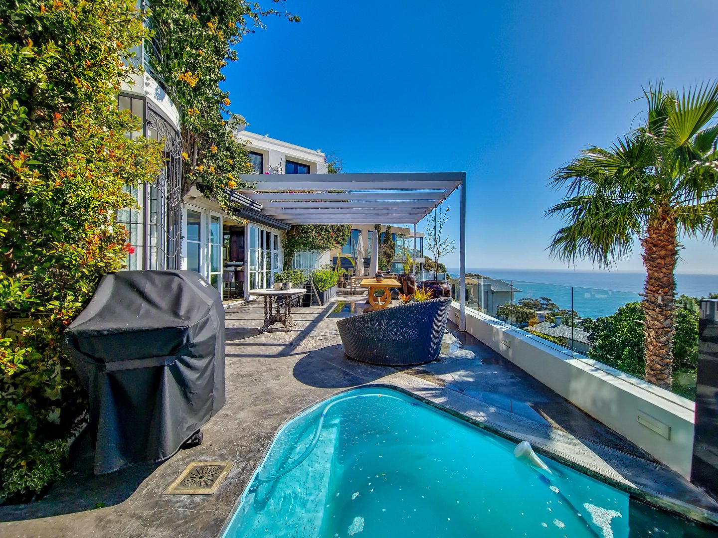 Luxurious Apartment High Up in Fresnaye